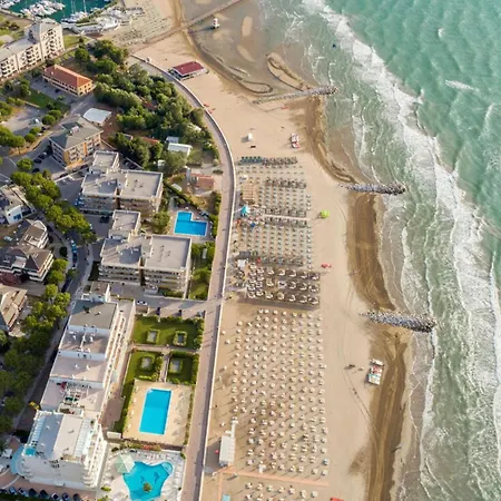 Sunny Near The Apartman