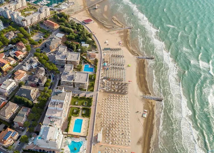 Sunny Near The Apartman